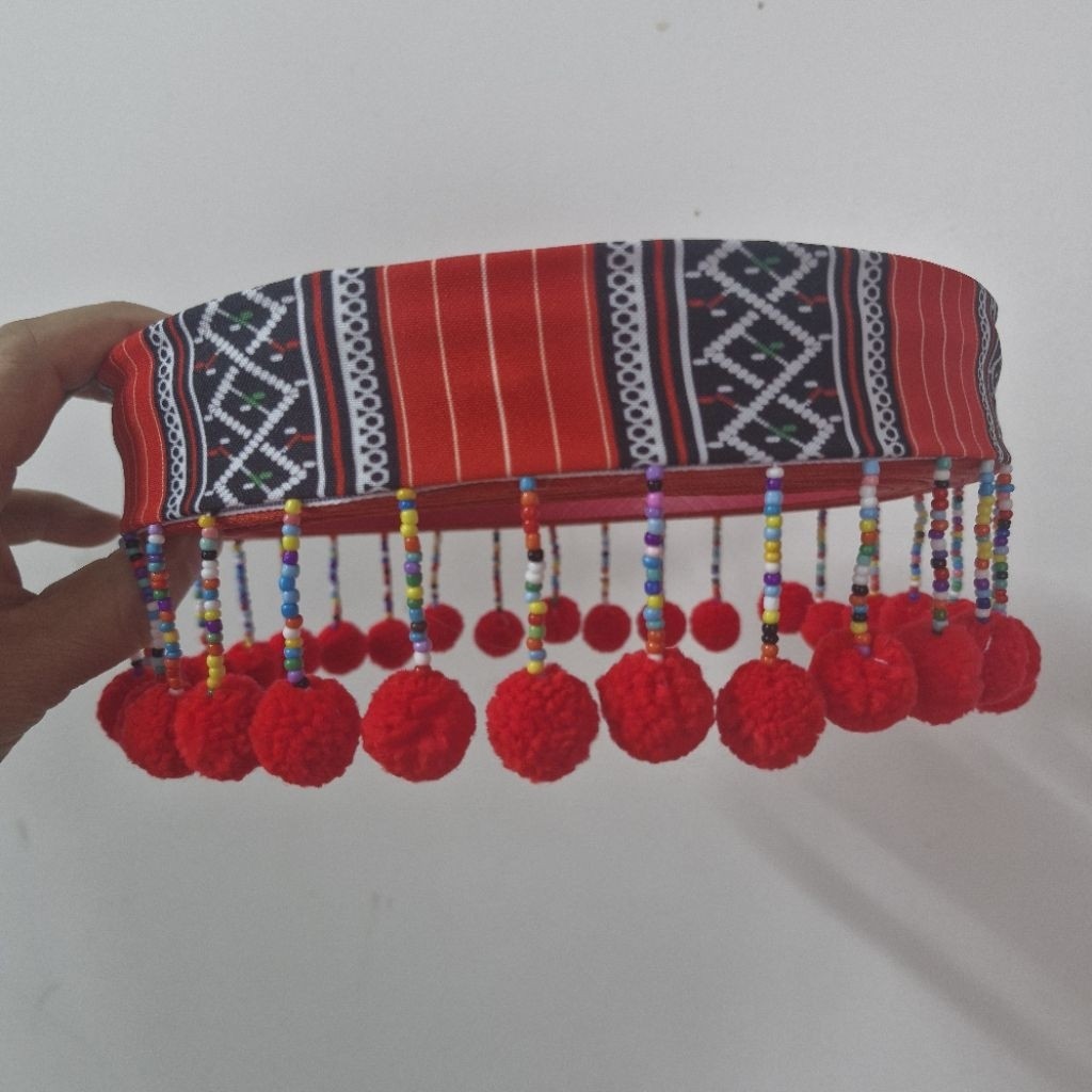 Mũ dân tộc dao, mũ kết hợp cùng các bộ váy nữ của dân tộc dao, Đạo cụ phụ kiện Nguyễn Nhật