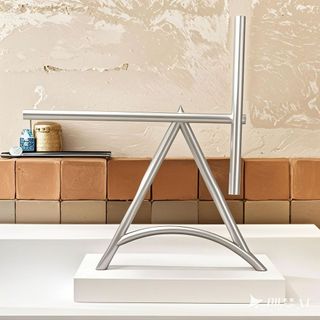 Newton Con lắc Iron Man Hỗn loạn Con lắc Máy chuyển động vĩnh viễn Trang trí máy tính để bàn Quà tặng sáng tạo tại nhà Nhạc cụ chuyển động vĩnh viễn Thiết bị xoay