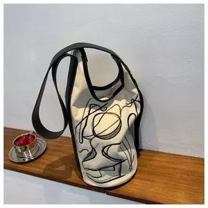 Yi Xiaoyu Original Graffiti Túi vải canvas thời trang mùa hè Túi xách nữ Túi vải màu sắc phù hợp với túi xách nữ Túi xô thông thường 31305