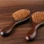 Lược đệm khí FAVORITEGOODS, Lược gỗ đàn hương mịn chạm khắc tay, Bàn chải tạo kiểu hình bầu dục bằng gỗ cầm tay Bàn chải Massage da đầu