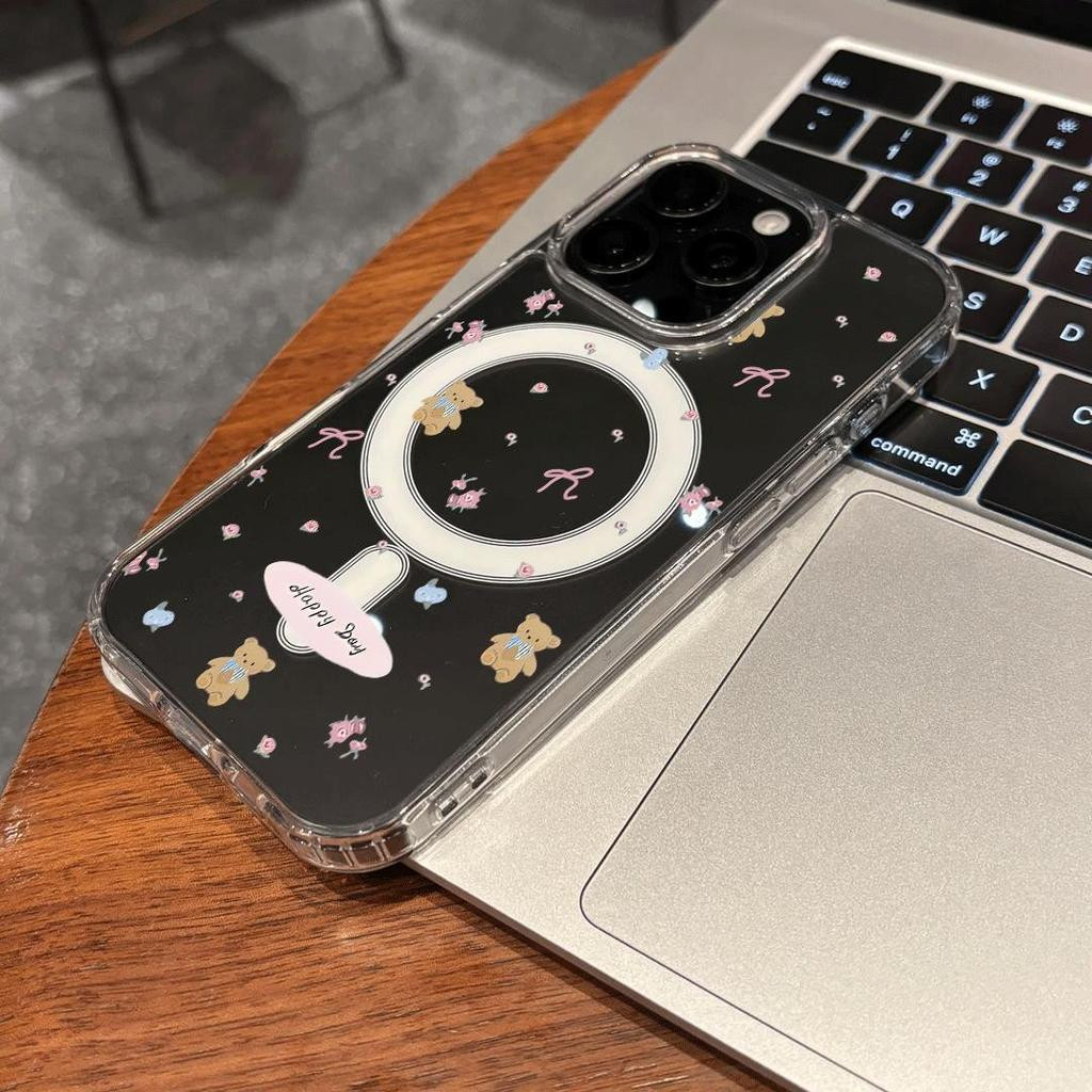 Mẫu gấu nhỏ hoa dệt phù hợp với vỏ điện thoại iPhone 17 Pro, 16 Pro, 14 Plus/12 Pro