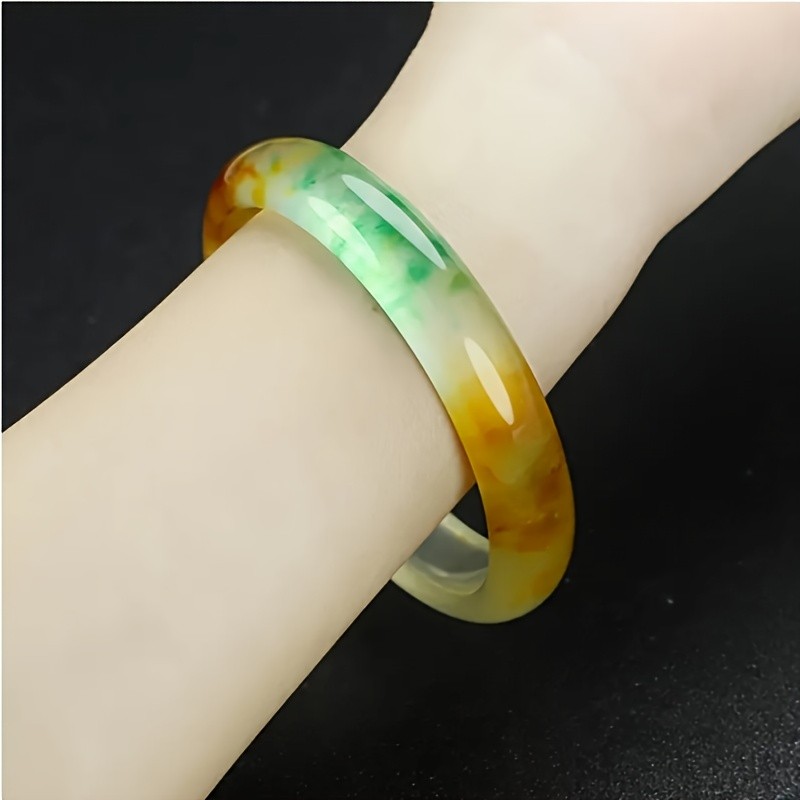 Vòng tay thạch anh họa tiết đá cẩm thạch thanh lịch, nhiều màu sắc (xanh, vàng, cam, trắng, nâu), phù hợp cả năm.