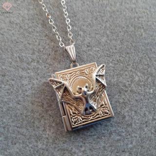Vòng cổ hình dơi bay phong cách Gothic, phù hợp làm quà tặng cho người yêu sách