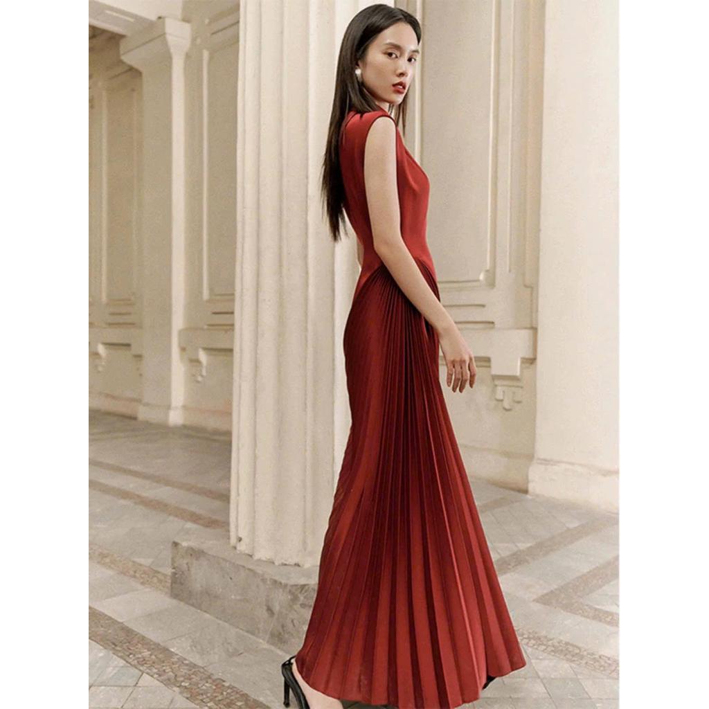 CS029- VÁY THIẾT KẾ SANG TRỌNG MÀU ĐỎ XẾPD LY VẠT CHÉO