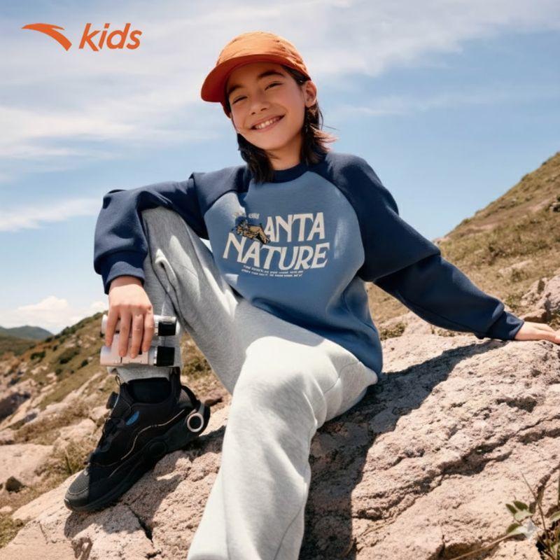 ANTA Kids Áo Nỉ Sweater Bé Trai Cổ Tròn Form Rộng 352546724U - Chất Liệu Cotton Mềm Mại, Phong Cách Thể Thao