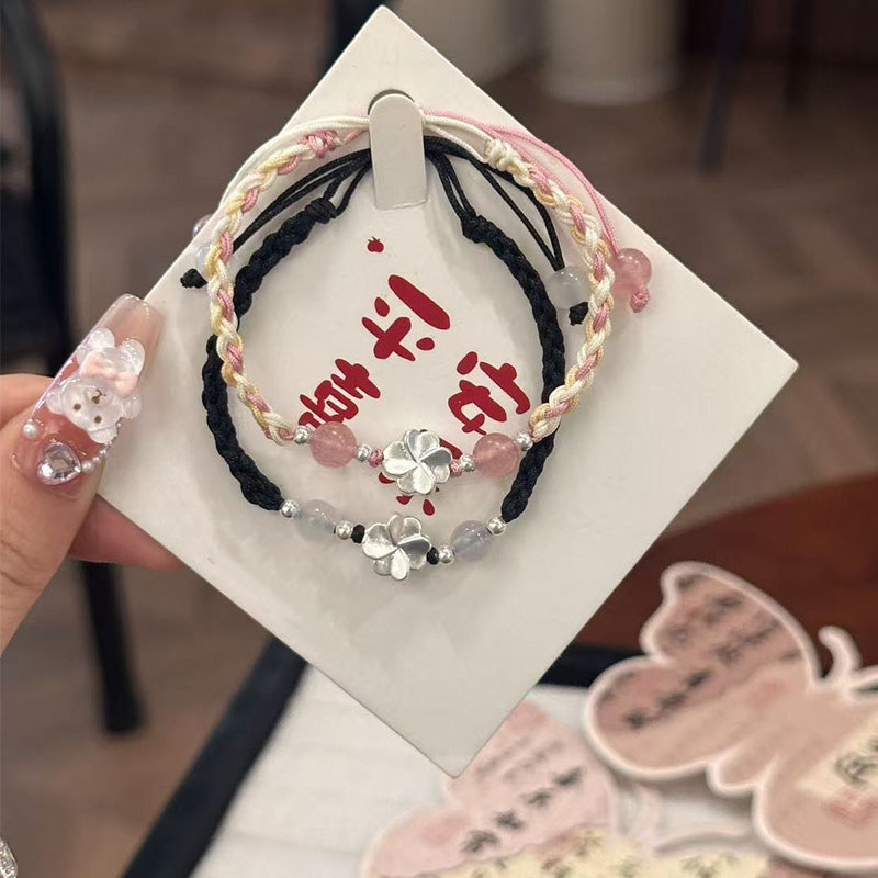 Vòng tay dệt may cặp đôi với hình cỏ ba lá may mắn, thiết kế thời trang và tinh tế handmade.