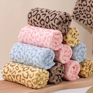 Khăn lau vuông in họa tiết da báo miễn phí Lint Khăn mặt nhung san hô 30x30cm cho gia đình