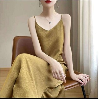 Đầm camisole satin nhăn kiểu mới mùa hè, chất liệu acetate, tôn dáng thon gọn, đa năng và phong cách.