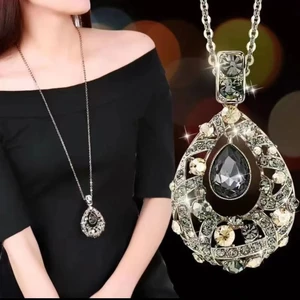 2025 Phong Cách Hàn Quốc Hợp Thời Trang Áo Len Hàng Dài Giọt Nước Nhấp Nháy Kim Cương Thời Trang Đơn Giản Phù Hợp Với Cổ Nữ