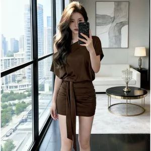 Tay áo búp bê đeo vai dốc cao cấp Slim-fit Slimer Look Xuân Hè Đen Váy ngắn ôm Hông nữ cao cấp