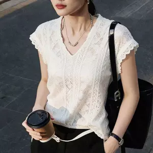 Móc ren cổ chữ V Dệt kim rỗng dành cho nữ Mùa hè Phong cách mới dáng rộng màu trắng Tính khí hàng đầu