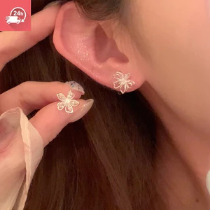 Bông tai nữ phong cách Hàn Quốc khí chất đơn giản rỗng hoa anh đào màu hồng cá tính và đa năng