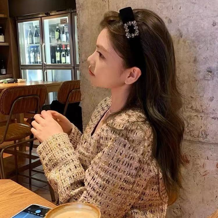 Băng đô nữ rộng viền mũ kẹp tóc với đá vuông kim cương đen nhung, phù hợp cho các dịp đặc biệt