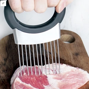 Kẹp giữ hành tây bằng thép không gỉ với dụng cụ làm mềm thịt và dụng cụ hỗ trợ cắt lát trái cây khoai tây để nấu ăn nhà bếp