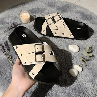 Dép Nữ IGU quai khóa Đan chéo cao 3cm quai da lộn mềm chân có đính ốc trẻ trung năng động