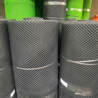 Lưới mắt cáo đen 1M dài 50M lỗ nhỏ 1cm( hàng loại A mỏng) lưới lót sàn dùng để lót sàn giá rẻ. Nuôi gà nuôi vịt. Lưới có