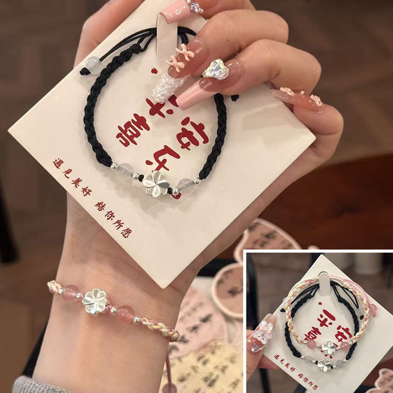 Vòng tay dệt may cặp đôi với hình cỏ ba lá may mắn, thiết kế thời trang và tinh tế handmade.