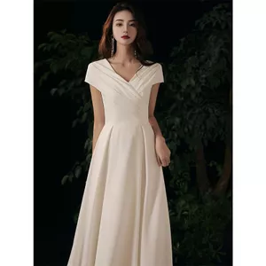 Lễ Tốt Nghiệp Đầm Đầm 2026 Phong Cách Mới Cao Quý Tính Khí Đầm Trắng Slim fit Ôm Hơn Nhìn Dài Đầm Họp Thường Niên