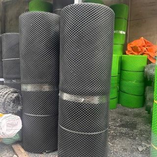 Lưới mắt cáo đen 1M dài 50M lỗ nhỏ 1cm( hàng loại A mỏng) lưới lót sàn dùng để lót sàn giá rẻ. Nuôi gà nuôi vịt. Lưới có