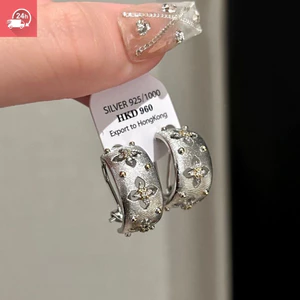Bông tai nữ đa năng có khí chất cổ điển kiểu Pháp 925 kim loại rỗng chải cỏ ba lá cá tính