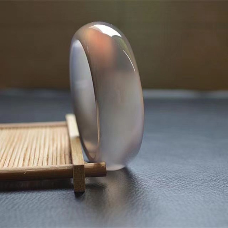 Vòng tay mở rộng đá mã não xám và chalcedony nâu đậu với điểm nhấn màu tím