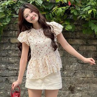Áo babydoll ROSE màu kem hoa nhí tay bồng phối dây buộc nơ dành cho nữ dễ mặc. HÀNG MỚI VỀ