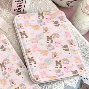 Gương cầm tay họa tiết gấu hồng ngộ nghĩnh gấp gọn chống trầy tiện mang đi