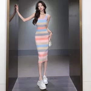 2026 Phong Cách Mới Mùa Hè Cầu Vồng Sọc Sling Đầm Tính Khí Eo Hẹp Ôm Cổ Vuông Nóng Cô Gái Skinny Hông Váy