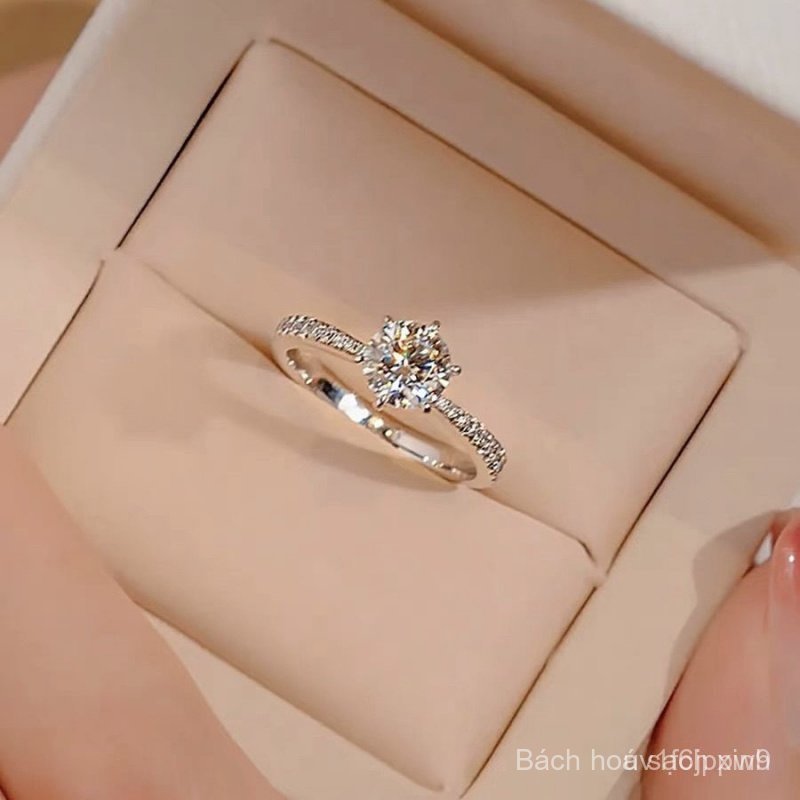 Nhẫn titan đính đá moissanite.Nhẫn kim cương, một kích cỡ phù hợp với tất cả mọi người, nhẫn nữ bằng titan lấp lánh.