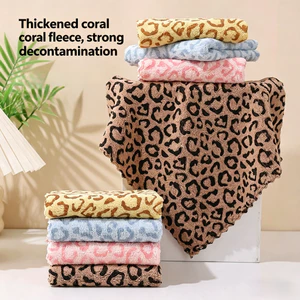 1 / 2 Chiếc Mới Da Báo In Hình Vuông 30x30cm San Hô Nhung Mặt Khăn Lót Khăn Lau Miễn Phí