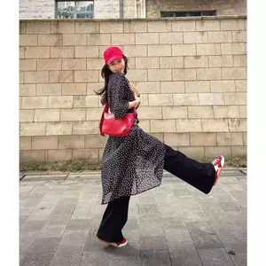Áo khoác mỏng chấm bi đen dành cho nữ mùa hè Phong cách mới Phong cách dài Tính khí Thiết kế nhẹ Cảm giác Quần áo chống nắng siêu đẹp
