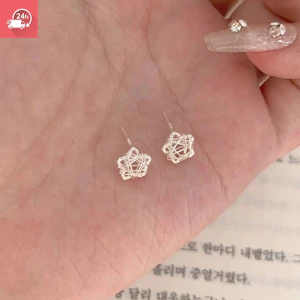 Bông tai đa chức năng với chi tiết ren rỗng ngọt ngào.