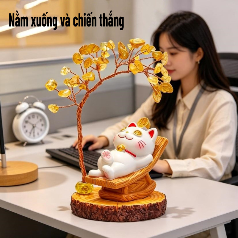 Cây tài lộc với tượng mèo may mắn, đế thạch anh vàng, vật trang trí bàn làm việc.