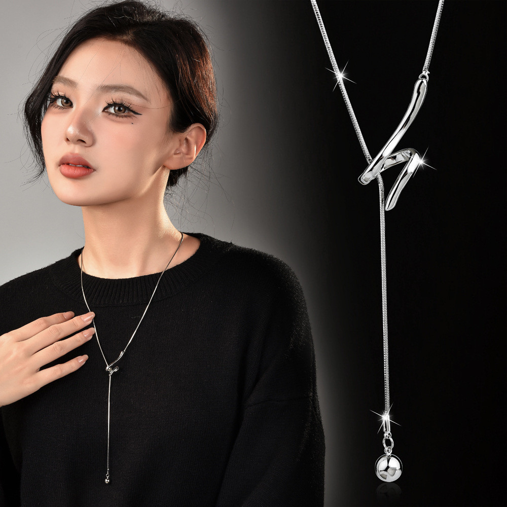 Phụ kiện thời trang tối giản mùa thu đông: Vòng cổ thép titan bền màu, thiết kế tinh tế