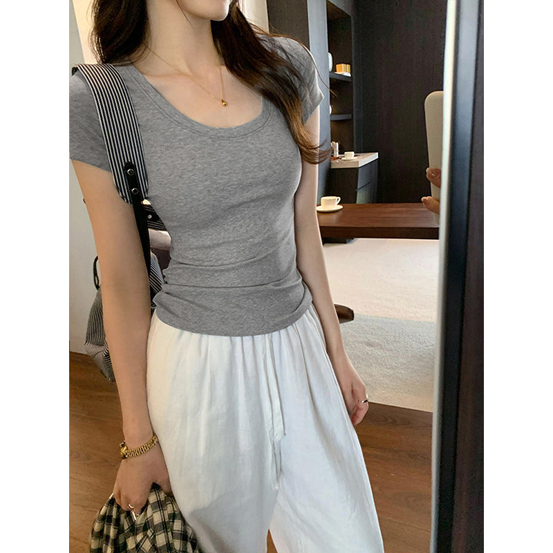 SUXI Áo thun ngắn tay cổ chữ U màu trơn nhẹ nhàng dành cho nữ mùa hè mới 260513