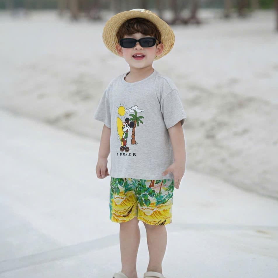 Bộ quần áo ĐI BIỂN MICKEY SUMMER CHO BÉ TRAI, áo chất COTTON, quần ĐŨI mềm thoải mái cho bé