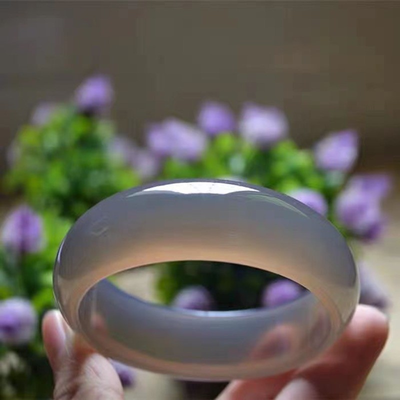 Vòng tay mở rộng đá mã não xám và chalcedony nâu đậu với điểm nhấn màu tím
