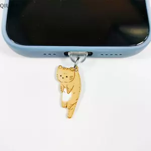 Mặt dây chuyền mèo con nhỏ giọt hợp kim QIUWU có phích cắm bụi di động để sử dụng móc khóa quyến rũ.