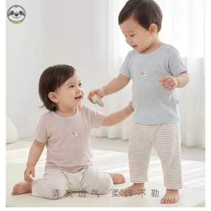 Quần áo đi chơi cho bé Mùa hè Áo ngắn tay Cotton mỏng / Lớp một màu trơn Quần áo đi chơi cho bé / Tay ngắn mềm mại thoải mái