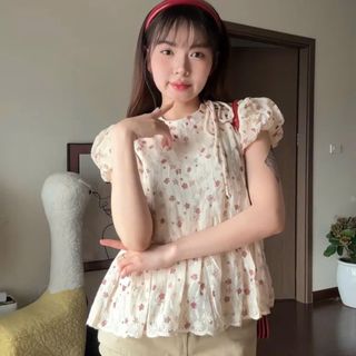 Áo Flower hoa nhí babydoll cổ tròn màu kem phối dây nơ điệu đà màu sắc nữ tính 2026 siêu hot