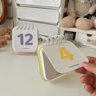 Lịch trang trí để bàn đế acrylic