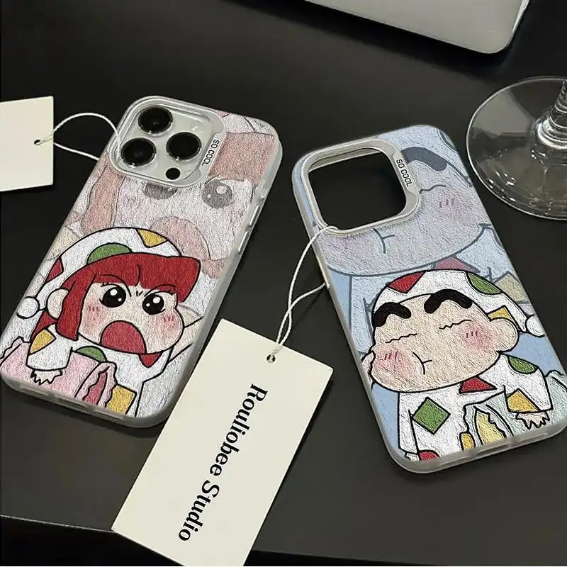 Ốp lưng họa tiết Shin-chan da PU, thiết kế độc đáo chống trầy tốt Bảo Vệ Camera Cấp iPhone 17/16/15/14/13/12/11/X/XS Max