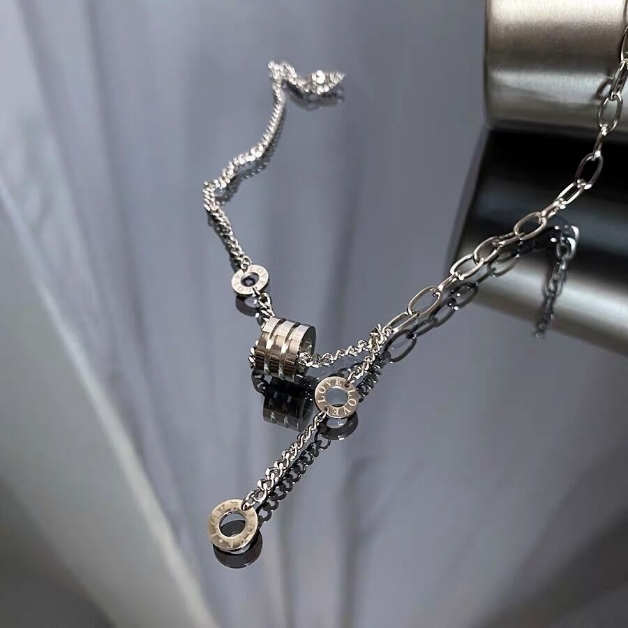 Áo len dây chuyền xương đòn nữ với thép titan không phai màu, thiết kế slim-fit hiện đại