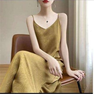 Đầm camisole satin nhăn kiểu mới mùa hè, chất liệu acetate, tôn dáng thon gọn, đa năng và phong cách.