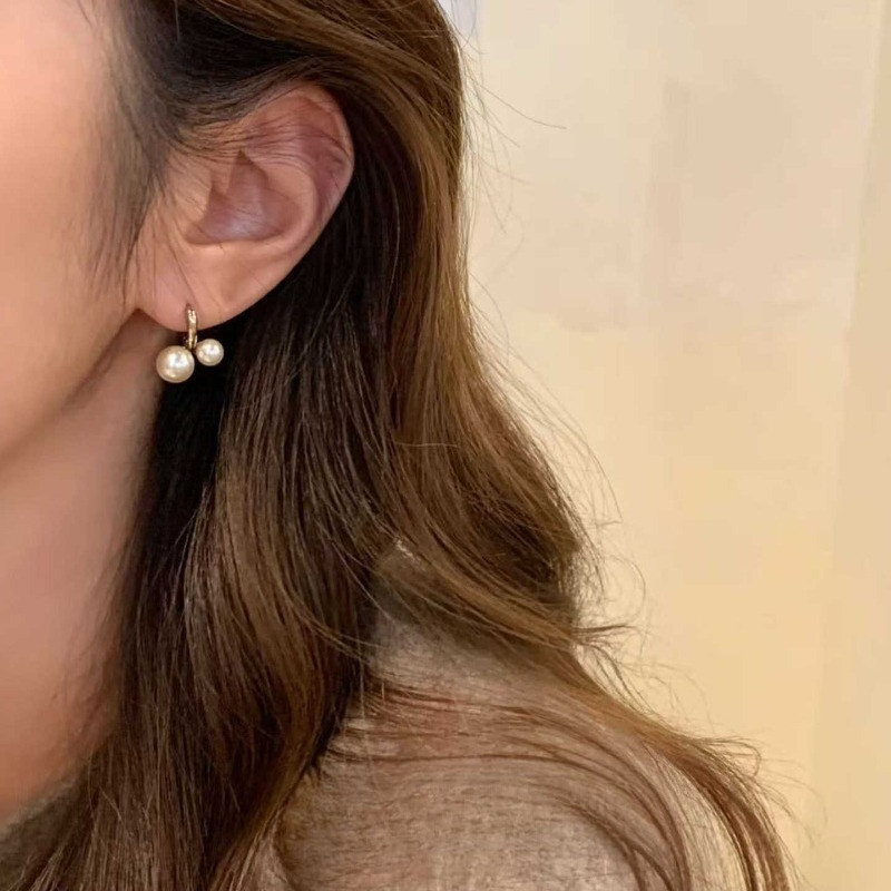 Bông tai kẹp ngọc trai tối giản cao cấp cổ điển với hào quang thanh lịch và thanh lịch