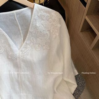 Phong Cách Trung Hoa Rời Kích Thước Lớn Hoa Trắng Thêu Cổ Chữ v Áo Sơ Mi Tay Ngắn Cao Cấp Thường Ngày Nữ Mùa Hè 2026 Phong Cách Mỏng Đơn Giản Độc Đáo Tất Cả Trận Đấu Retro Top
