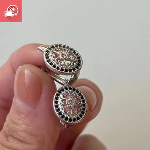 Tính khí cổ điển thanh lịch họa tiết cổ điển rỗng đĩa bông tai nữ tinh tế và đa năng