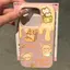 Gấu bơ màu vàngVân dâu áp dụng cho vỏ điện tvoại iPhone 15/16/17/11/12/13/14