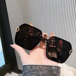 Kính Mát 2025 Phong Cách Mới Hợp Thời Trang Cao Cấp Kính Mát Nữ Mùa Hè Bên Biển Influencer Chụp Hình Đường Phố Vuông Mặt Lớn Mỏng Hơn Nhìn 26.3.22
