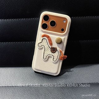 Ốp Điện Thoại Thích Hợp Cho iPhone X XS XR XSMAX 11 12 13 14 15 16 17 Pro max Plus Air Năm Mới Dễ Thương Thêu Ba Chiều Dây Xích Pony Chống Sốc Chống Sốc Vỏ Bảo Vệ Bao Gồm Tất Cả AT8N